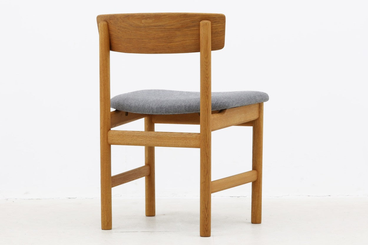 デンマークより買い付けました。名作椅子J39をBorgemogensenがリデザインしたモデルです。復刻されている人気のモデルです。