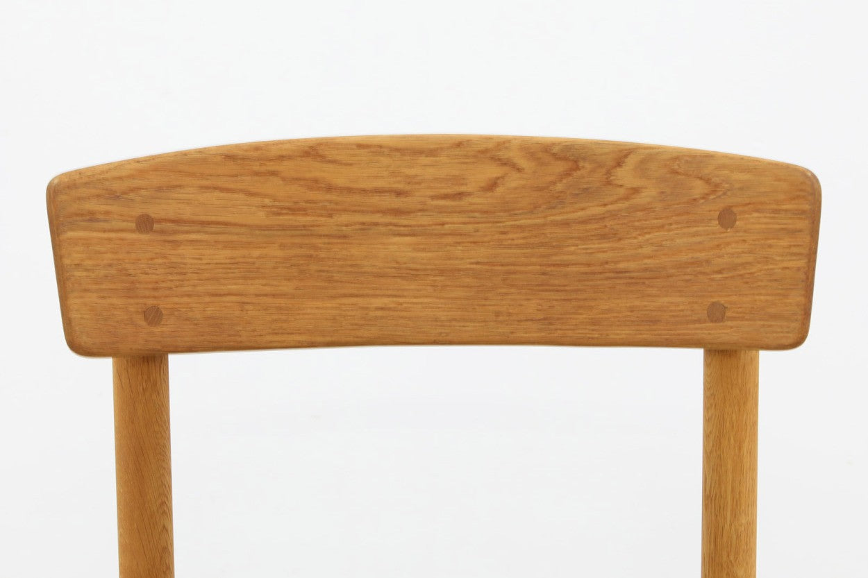 デンマークより買い付けました。名作椅子J39をBorgemogensenがリデザインしたモデルです。復刻されている人気のモデルです。