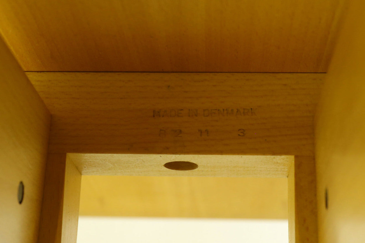 Borgemogensenデザインのダイニングテーブルです。現在は「Fredericia」社から販売がある名作テーブルです。こちらはビンテージ品のためBorgemogenseが在籍していた「FDB」社で作製されたものとなります。Borgemogenseの代表的な椅子「J-39」と相性が良いシェーカースタイルで、シンプルなデザインながらも大変美しいテーブルに仕上がっています。