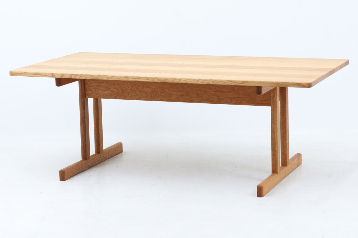 Borgemogensenデザインのセンターテーブルです。デンマークを代表するFredericia社によって作成された物で、良質なオーク無垢材が贅沢に使用されています。