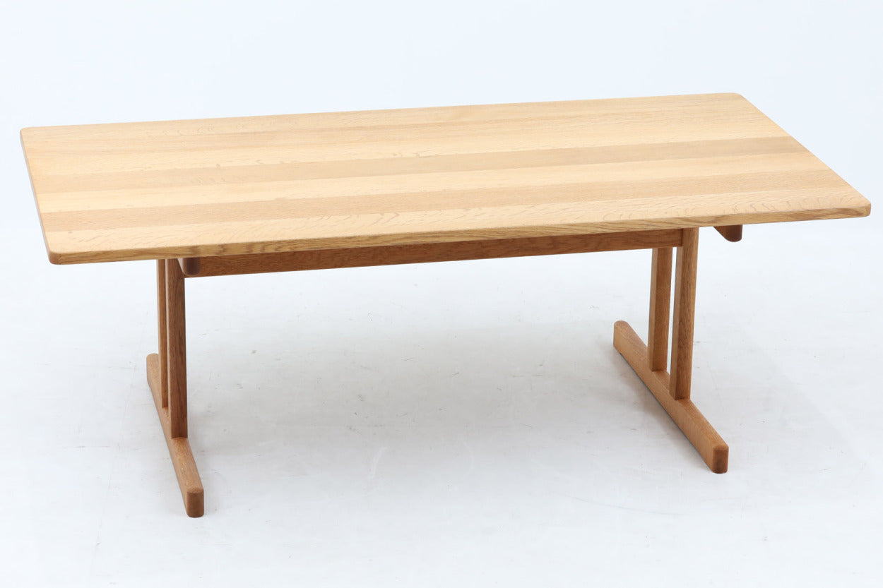 Borgemogensenデザインのセンターテーブルです。デンマークを代表するFredericia社によって作成された物で、良質なオーク無垢材が贅沢に使用されています。