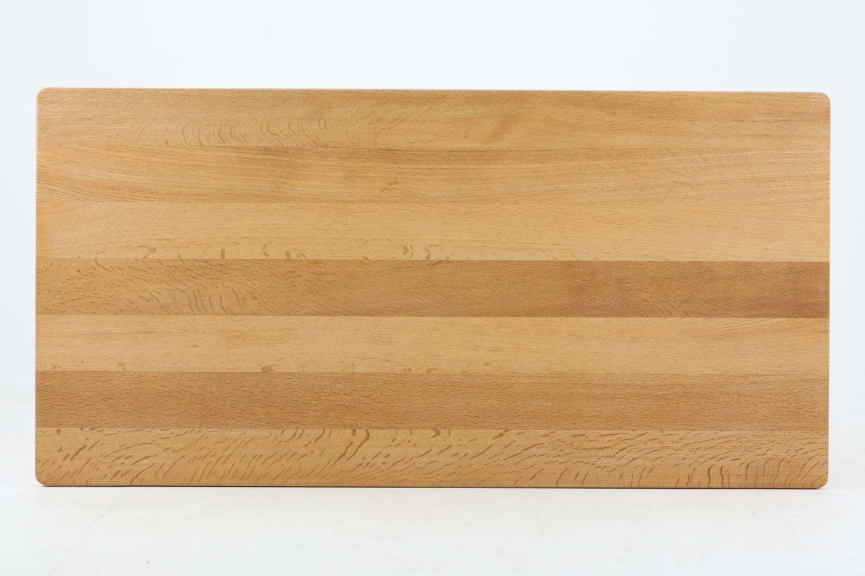 Borgemogensenデザインのセンターテーブルです。デンマークを代表するFredericia社によって作成された物で、良質なオーク無垢材が贅沢に使用されています。