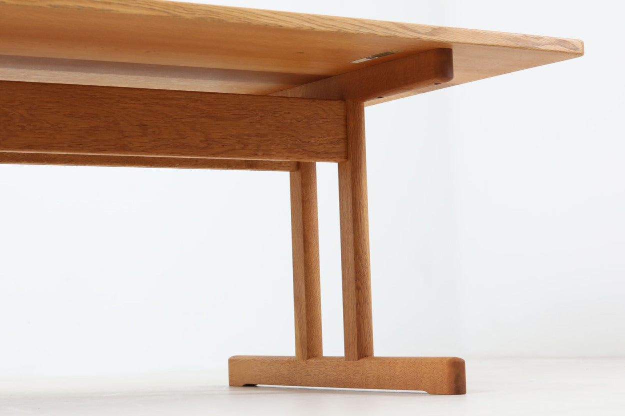 Borgemogensenデザインのセンターテーブルです。デンマークを代表するFredericia社によって作成された物で、良質なオーク無垢材が贅沢に使用されています。