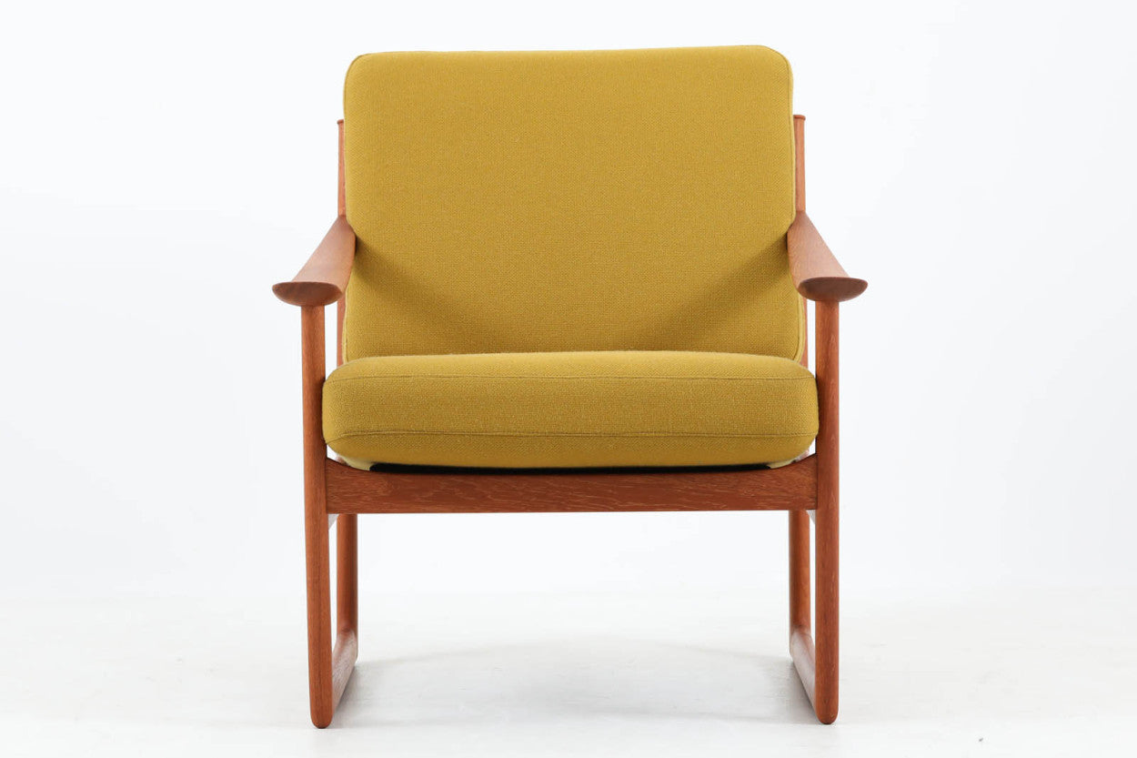 PeterHvidt&amp;Orlamolgaardによってデザインされた「model130」です。良質なチーク無垢材が贅沢に使用されており、今は無き名工France&amp;sonの熟練の職人によって作成された名作椅子です。クッション内部にはスプリングが内包されており座り心地も良好です。デンマークのDesignmuseumにも記載されている希少な作品です。