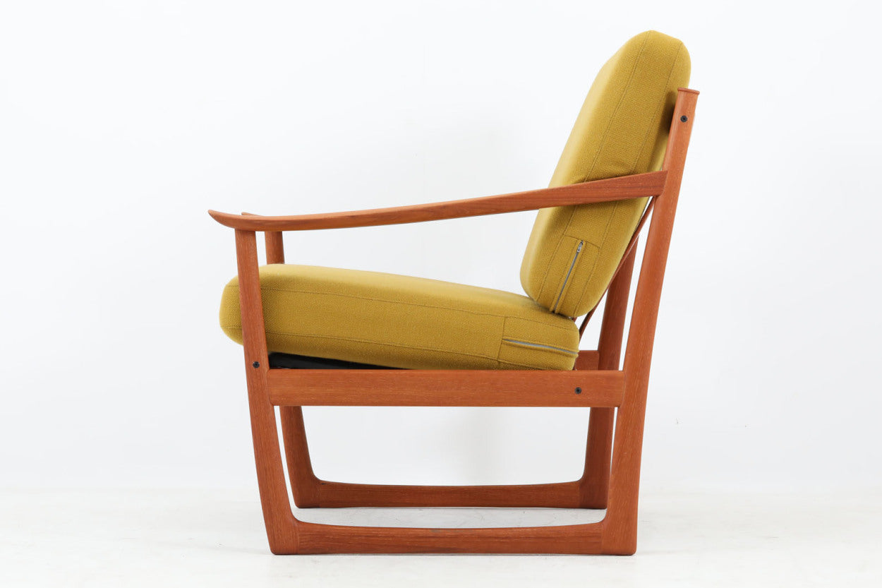 PeterHvidt&amp;amp;Orlamolgaardによってデザインされた「model130」です。良質なチーク無垢材が贅沢に使用されており、今は無き名工France&amp;amp;sonの熟練の職人によって作成された名作椅子です。クッション内部にはスプリングが内包されており座り心地も良好です。デンマークのDesignmuseumにも記載されている希少な作品です。