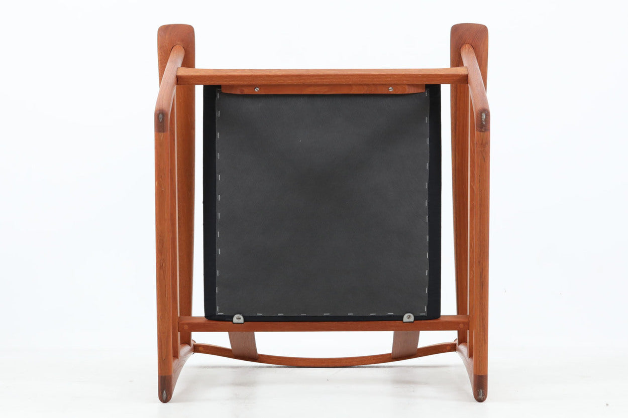 PeterHvidt&amp;amp;Orlamolgaardによってデザインされた「model130」です。良質なチーク無垢材が贅沢に使用されており、今は無き名工France&amp;amp;sonの熟練の職人によって作成された名作椅子です。クッション内部にはスプリングが内包されており座り心地も良好です。デンマークのDesignmuseumにも記載されている希少な作品です。