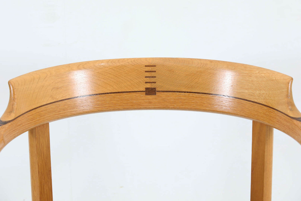 1975年にDFDSフェリー社の豪華客船のためにデザインされた、PP52アームチェアです。ザ・チェアのリ・デザインであり、現行品でも販売があるスタンダードモデルです。フレームには良質なオーク材が使用されています。