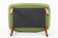 デンマークより買い付けました。シンプルなデザインのスツールです。明るい緑色の座面とチーク材の脚が素敵です。