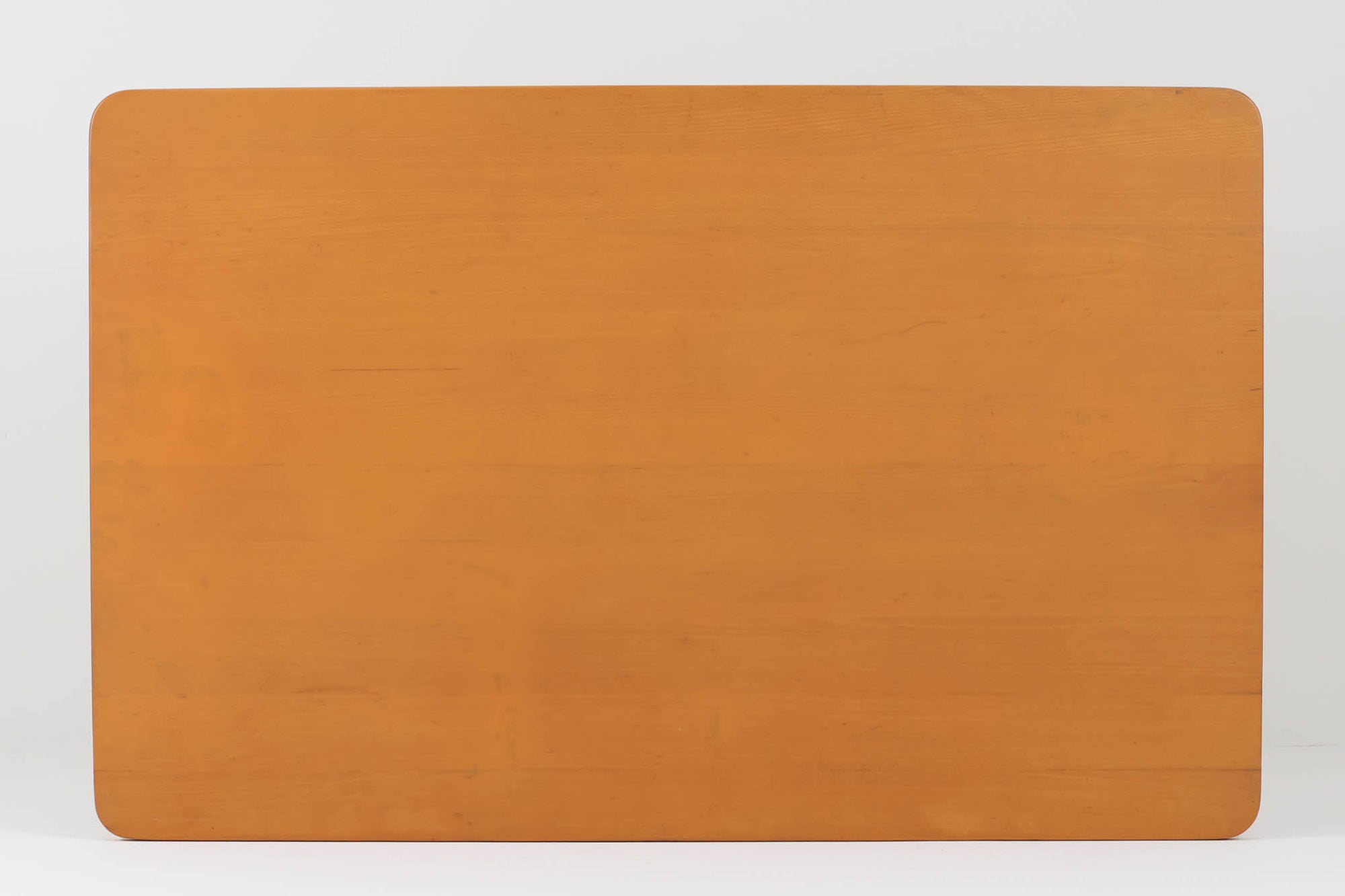 Borgemogensenデザインのダイニングテーブルです。良質なビーチ無垢材が使用されておりシンプルなデザインながらも大変美しいテーブルに仕上がっています。