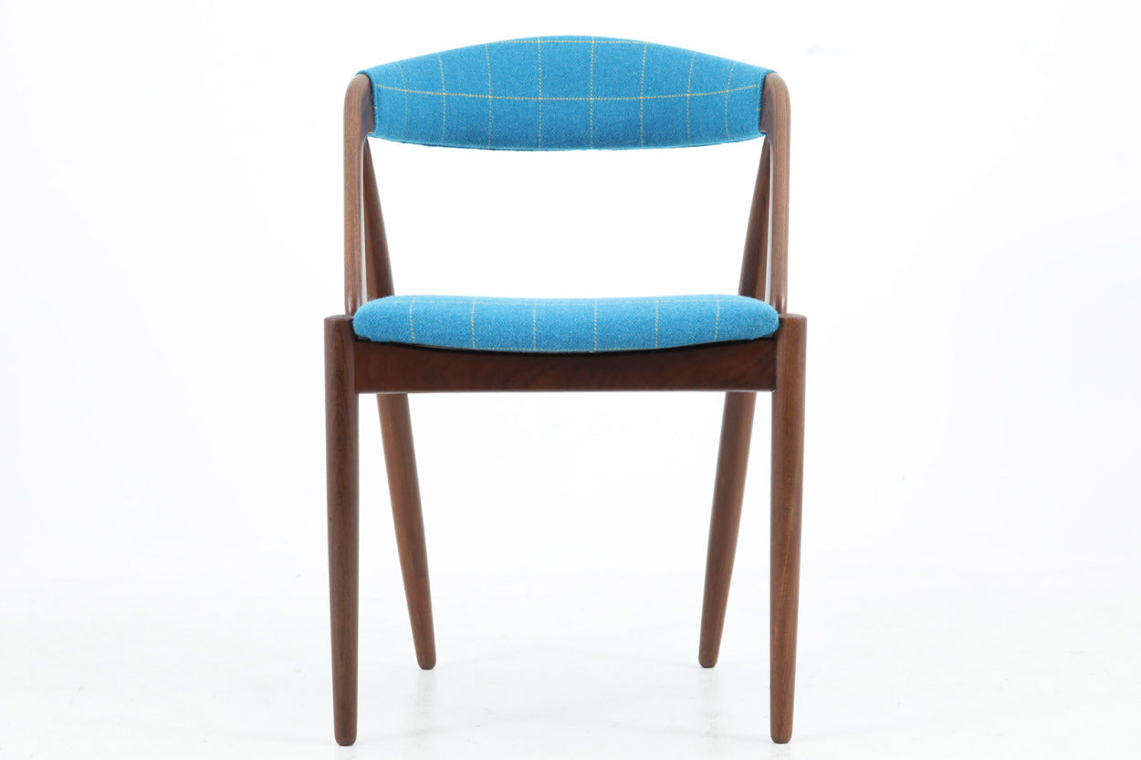 "カイ・クリスチャンセン"デザインのNV-31チェアです。現在日本でも「HANDY」という名称で復刻されております。こちらはビンテージ品で、復刻品には無いアフリカンチーク材のモデルです。座面と背面は張替えておりますので、快適な座り心地です。