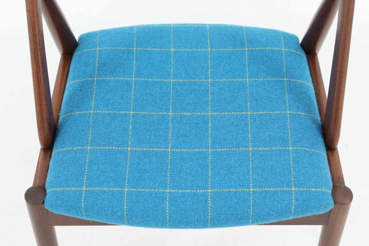 "カイ・クリスチャンセン"デザインのNV-31チェアです。現在日本でも「HANDY」という名称で復刻されております。こちらはビンテージ品で、復刻品には無いアフリカンチーク材のモデルです。座面と背面は張替えておりますので、快適な座り心地です。