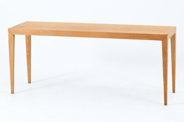 北欧ビンテージ家具　Haslev(ハスレヴ)　幅が広めのサイドテーブル　オーク材