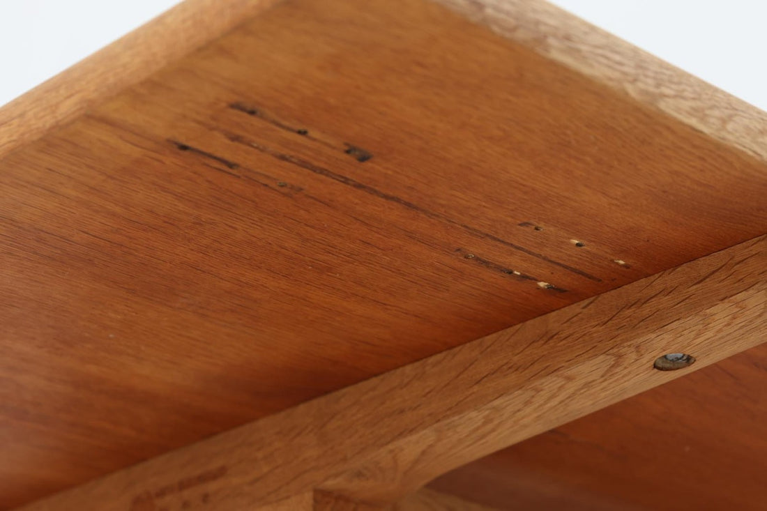 Borgemogensenデザインのダイニングテーブルです。現在は「Fredericia」社から販売がある名作テーブルです。こちらはビンテージ品のためBorgemogenseが在籍していた「FDB」社で作製されたものとなります。製造年が記載されていることが個人的には嬉しいところです。1961年製造と記載がございます。