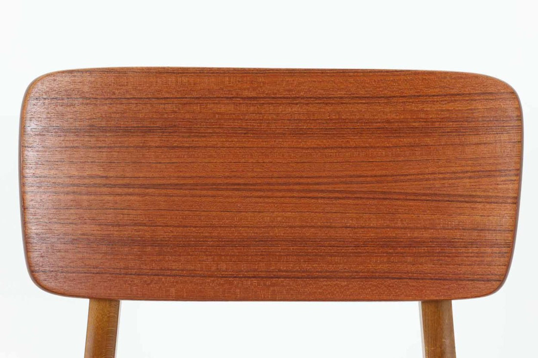 北欧より買い付けたチェアです。北欧を代表するスタンダードデザインで、大きめの背もたれがぴったりと体にフィットします。座面内部は厚めのウレタンで張り替えており座り心地も良好です。