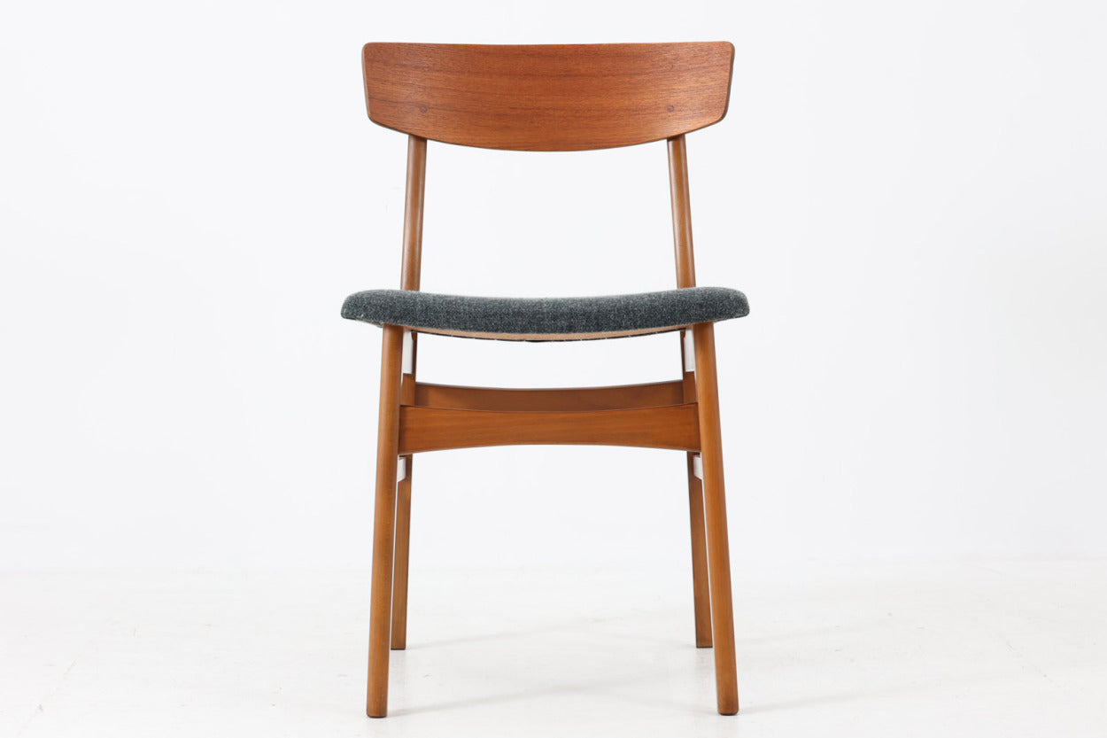 北欧の一般家庭やカフェやレストランなどで良く見られる定番のチェアです。座面と背もたれの程よいカーブが心地よく体にフィットします。ビーチ材のナチュラルな色味と相まって優しい印象に仕上がっています。背もたれにはビンテージ品ならではの良質なチーク材が使用されており、木栓がデザインポイントになっています。座面は張替え済みです。併せて内部のウレタンも厚みのある物に交換しておりますので快適な座り心地です。