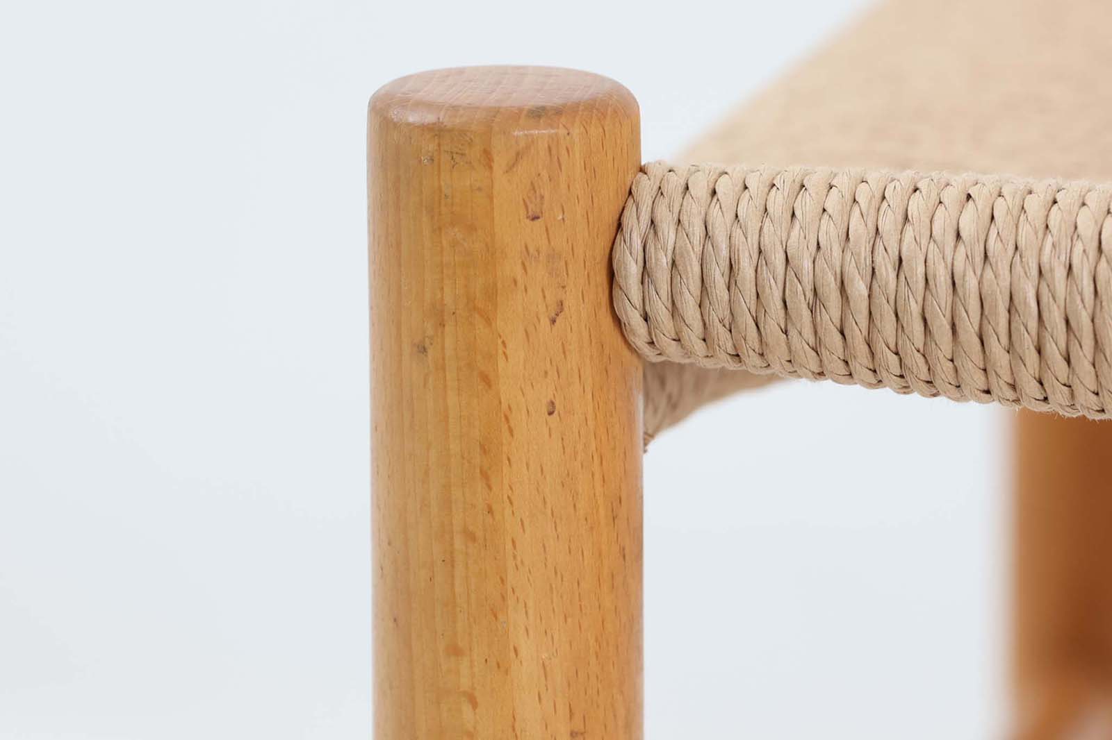 北欧より買い付けたシェーカーチェアです。数あるmogensenの作品の中でも名作で永く愛されています。ペーパーコードはデンマーク製の物を使用して張替を行いましたのでこれからも永くご使用いただけます。