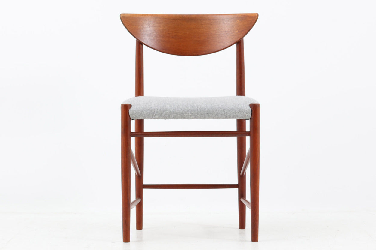 背もたれの曲面、貫の数が特徴的な"PeterHvidt&amp;Orlamolgaard"によってデザインされたチェアです。当時の希少なチーク材が使用されたフレームは、手作りでデンマークの名工"Soborg社"熟練の職人によって作成されています。背もたれの縁は椅子を引きやすい様に、貫の数は強度面も併せ持っています。少し大きめでゆったりとした安楽性の高い座り心地です。デスクチェアとしてはもちろんリビングに置いても素敵だと思います。