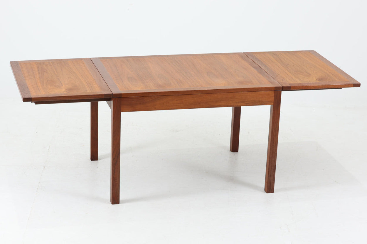 デンマークより買い付けたセンターテーブルです。Borgemogensenのソファと相性の良いmodel5360センターテーブルです。シンプルなデザインで拡張機能付きで使い勝手も良さそうです。良質なチーク材が使用されている希少なモデルです。