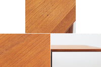 KurtOstervigデザインのダイニングテーブルです。天板は折り畳み式になっており、脚をスライドさせて天板を開くと拡張が出来る珍しいデザインです。良質なチーク材が使用されています。