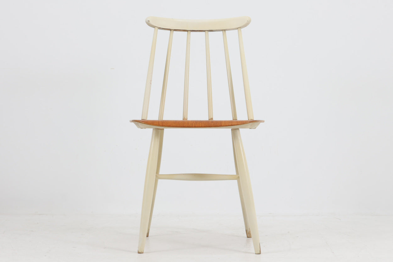 北欧より買い付けたイルマリタピオヴァーラデザイン「Fannetチェア」です。美しい曲線とシンプルながらも考え込まれたデザインチェアです。背面のスポークの数が7本ではなく、6本で本物のFannetチェアです。