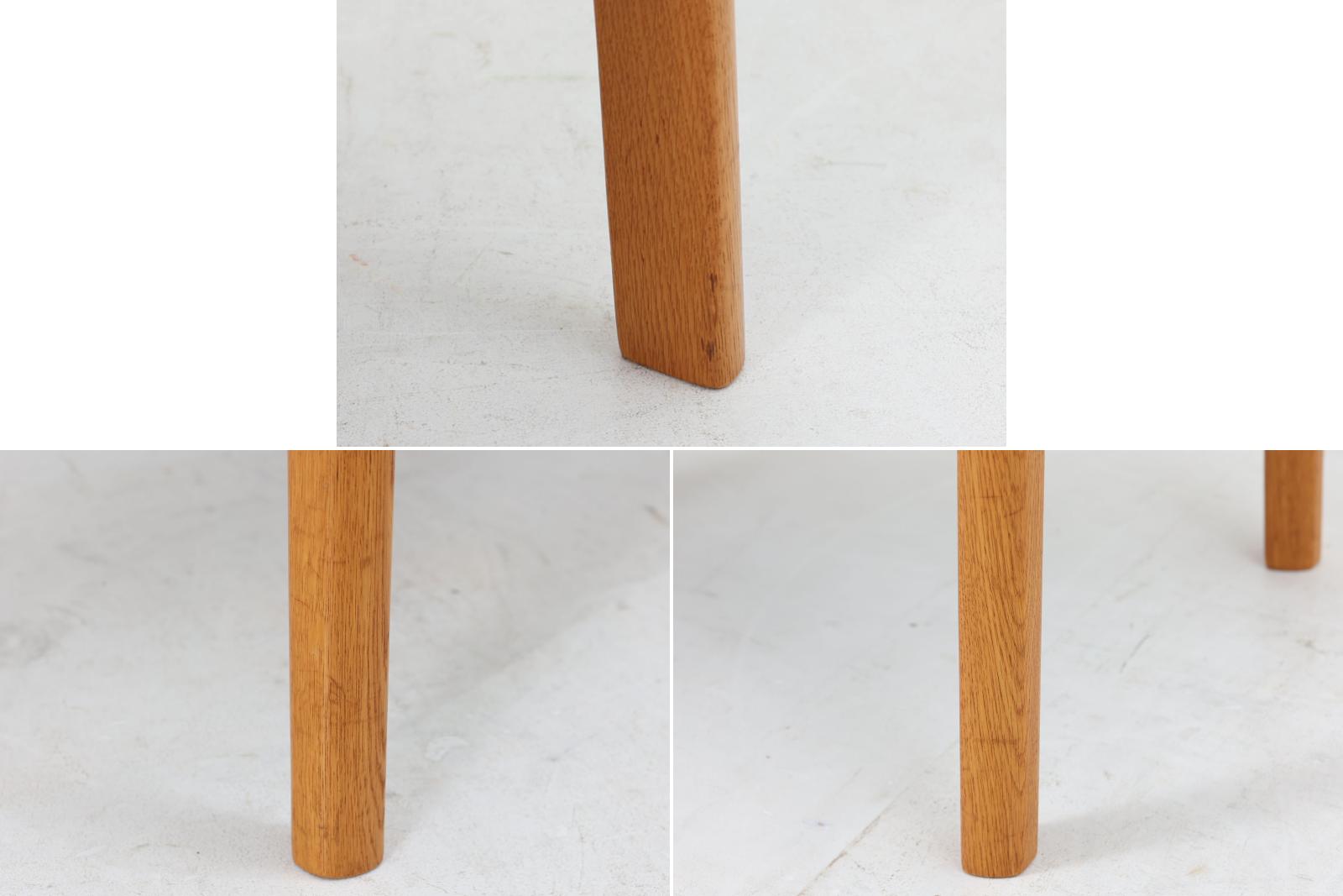 OleWanscherデザインのオットマンです。本体にはオーク材が使用されています。デンマークでmodel169のハイバックの1Pソファと一緒に使用されていました。1PソファにCADO社のロゴがございましたが、こちらのはオットマンにはロゴは元々ございませんのでご了承ください。（1Pソファは別売りです。）
