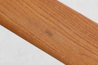 北欧家具を代表するソファ『GE290』です。現在リプロダクト品が販売されていますが、こちらは本物です。元々はベッド会社であるGETAmA社ならではのコイルスプリングが内包されたクッションの座り心地は、弾力があり心地良く、読書や映画などのリラックスタイムに最適です。立ち上がる際も適度なはね返りがあるので、動く時に億劫になる事はありません。HansJ.Wegnerならではの時代を超えた素晴らしいデザインです。横や背面から見るとまた違った表情を感じて頂けると思います。