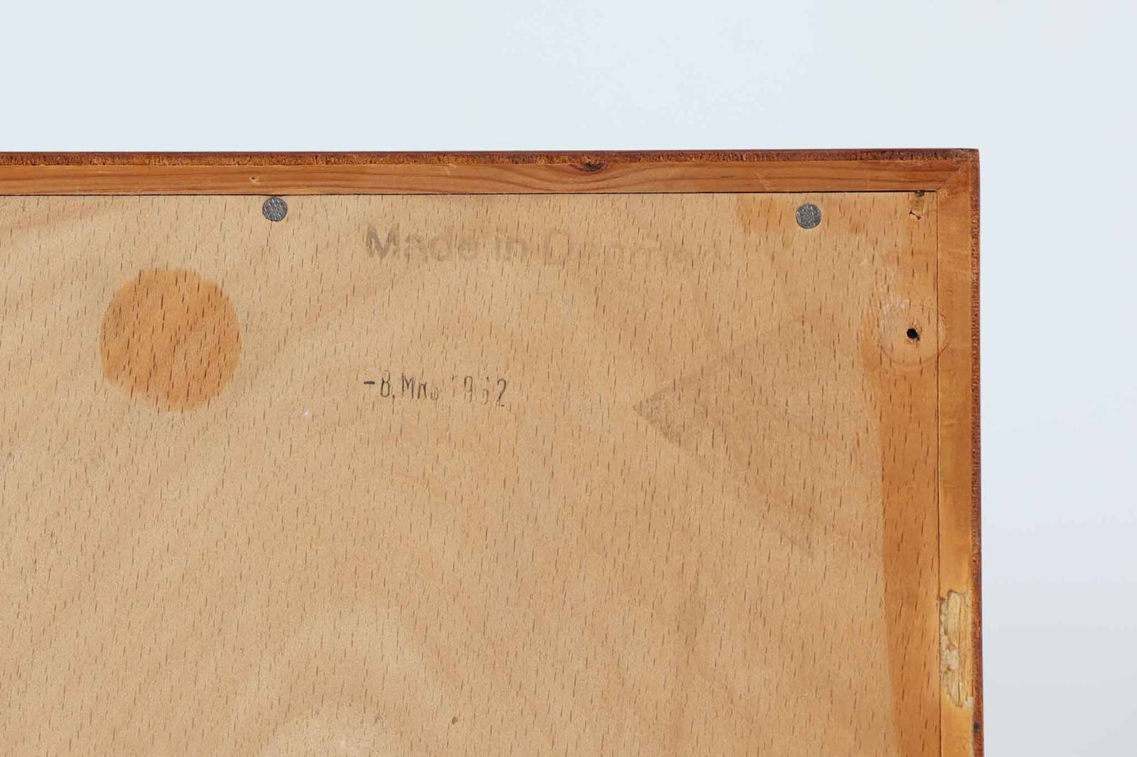 ウェグナーがデザインしたキャビネットを数多く手がけた今は無きRYmobler社のチェストです。熟練の職人によって細かい所も丁寧に作成されており、ビンテージ品でのみ入手可能です。足摺りはオーク材ですが、それ以外はチーク材が使用された希少なものです。