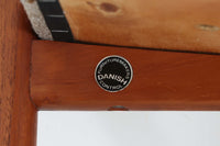 デンマーク製のスツールです。フレームには良質なチーク材が使用されています。座面は内部のウレタンを厚みのある物に交換後、張替えを行っておりますので快適な座り心地です。デンマーク製のデッドストック生地にて張り替えました。デンマークの品質基準を満たした「DANISHFURNITUREMAKE'SCONTROL」のロゴプレートがございます。