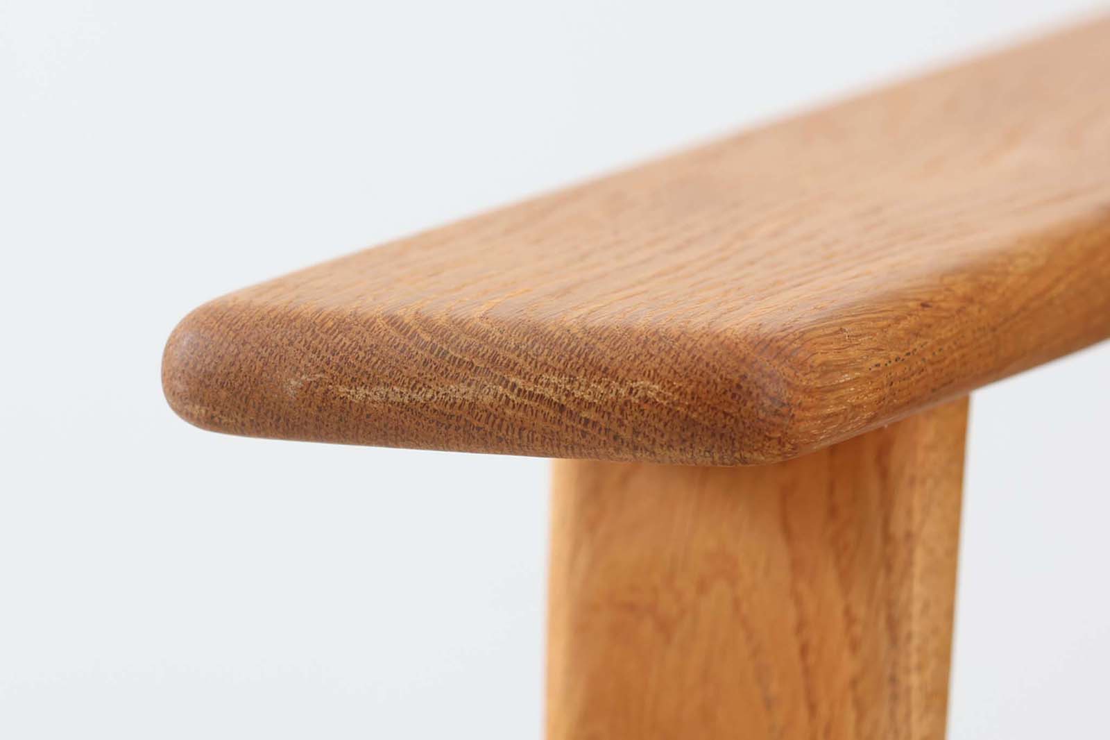 北欧家具を代表するソファ『GE290A』です。クッション内部にはスプリングが内包されており座り心地も良好です。