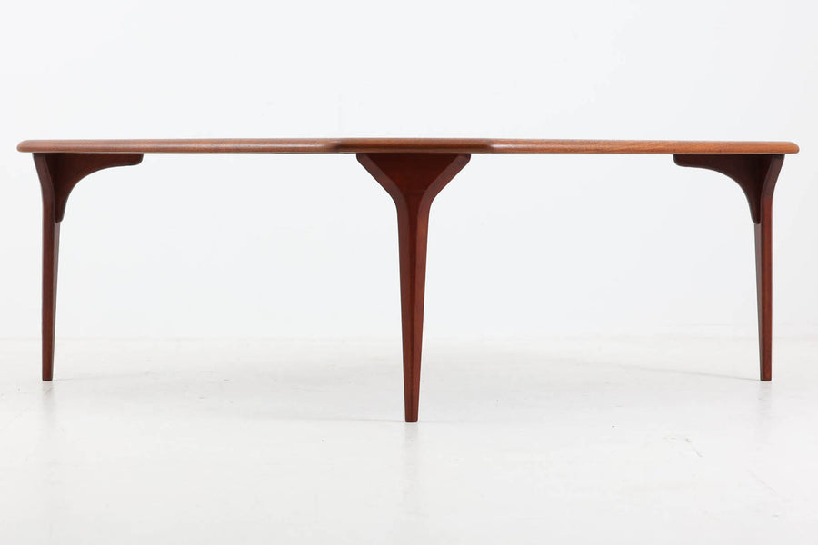 デンマーク製　お洒落な形の3本脚センターテーブル　幅158cm　チーク材　北欧家具ビンテージ