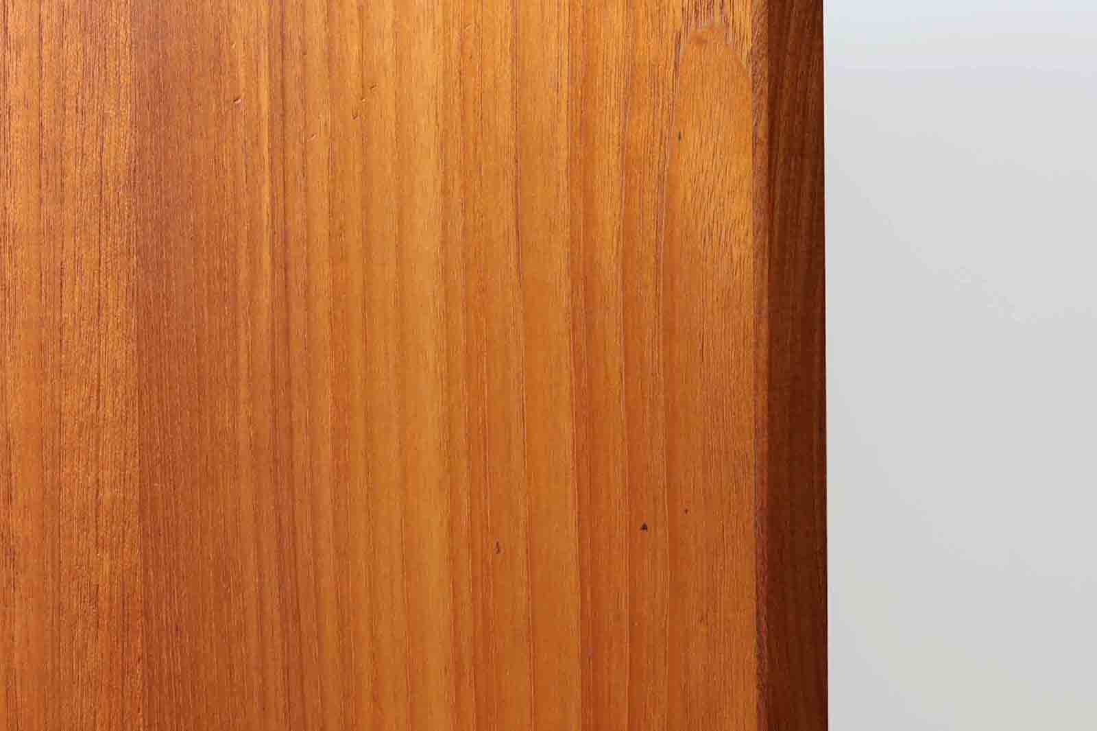 北欧より買い付けたサイドボードです。十分な収納が御座います。クオリティーの高い作品です。