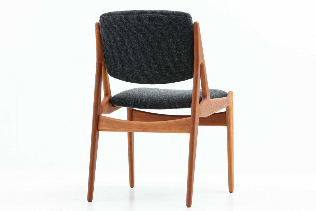 デンマークの名工Vamomobelfabrik社の熟練の職人によって作成された「Ella」チェアです。ArneVodderならではの強度とデザイン性が両立した名作椅子です。背もたれは座った時にフィットする様に回転式となっており座り心地も良好です。アーム付きのタイプもございますが、こちらはアームレスタイプとなっております。