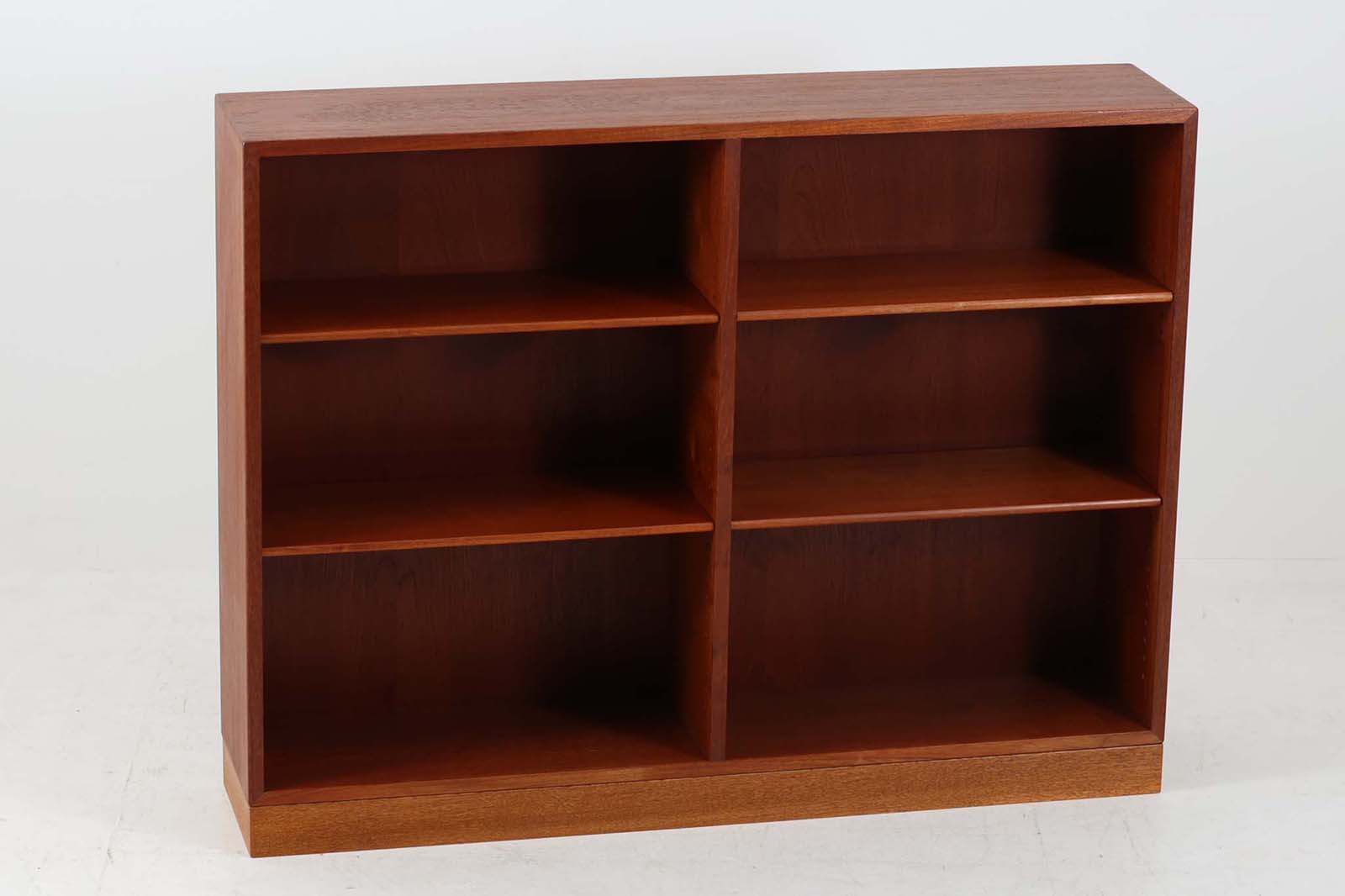 モーエンセンを代表するデザインで、デンマークの名工FDB社によって作成されています。小ぶりで使い勝手の良いサイズ感です。