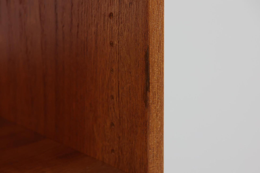 スウェーデン製　オープンタイプのブックシェルフ　チーク材　北欧家具ビンテージ