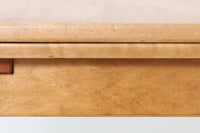 スウェーデンより買い付けたダイニングテーブルです。天板にはチーク材、脚にはナチュラルなビーチ材が使用されており、デンマーク製の物より全体的に明るく優しい印象を受けます。幅が100cmと小ぶりで珍しいサイズ感です。片方だけ拡張板を広げて使用可能です。