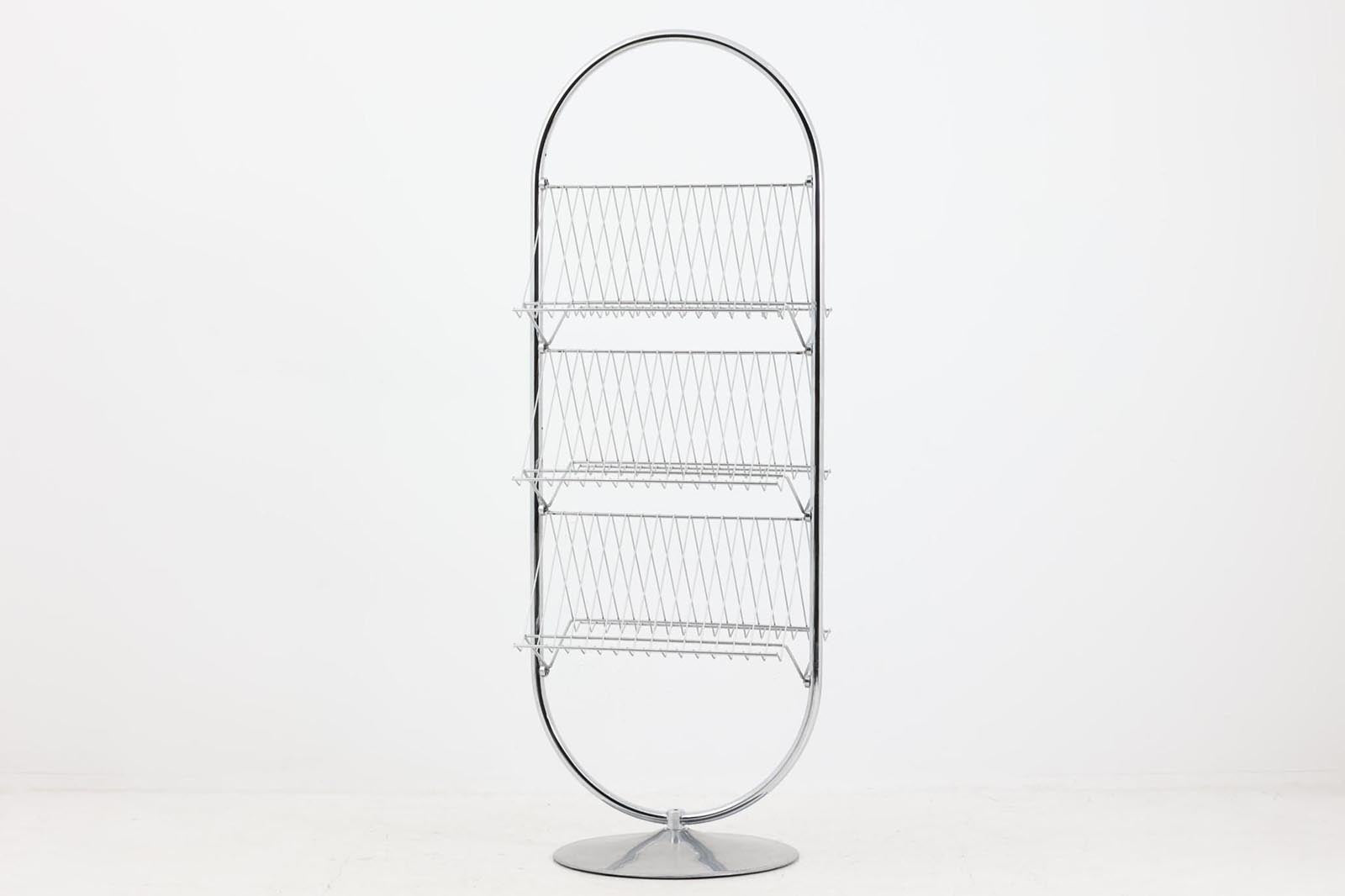 1973年にVernerPantonによってデザインされたモデルで、FritzHansen社によって製造されていましたが、現在は廃盤となっている様です。本体は回転せず固定式となります。