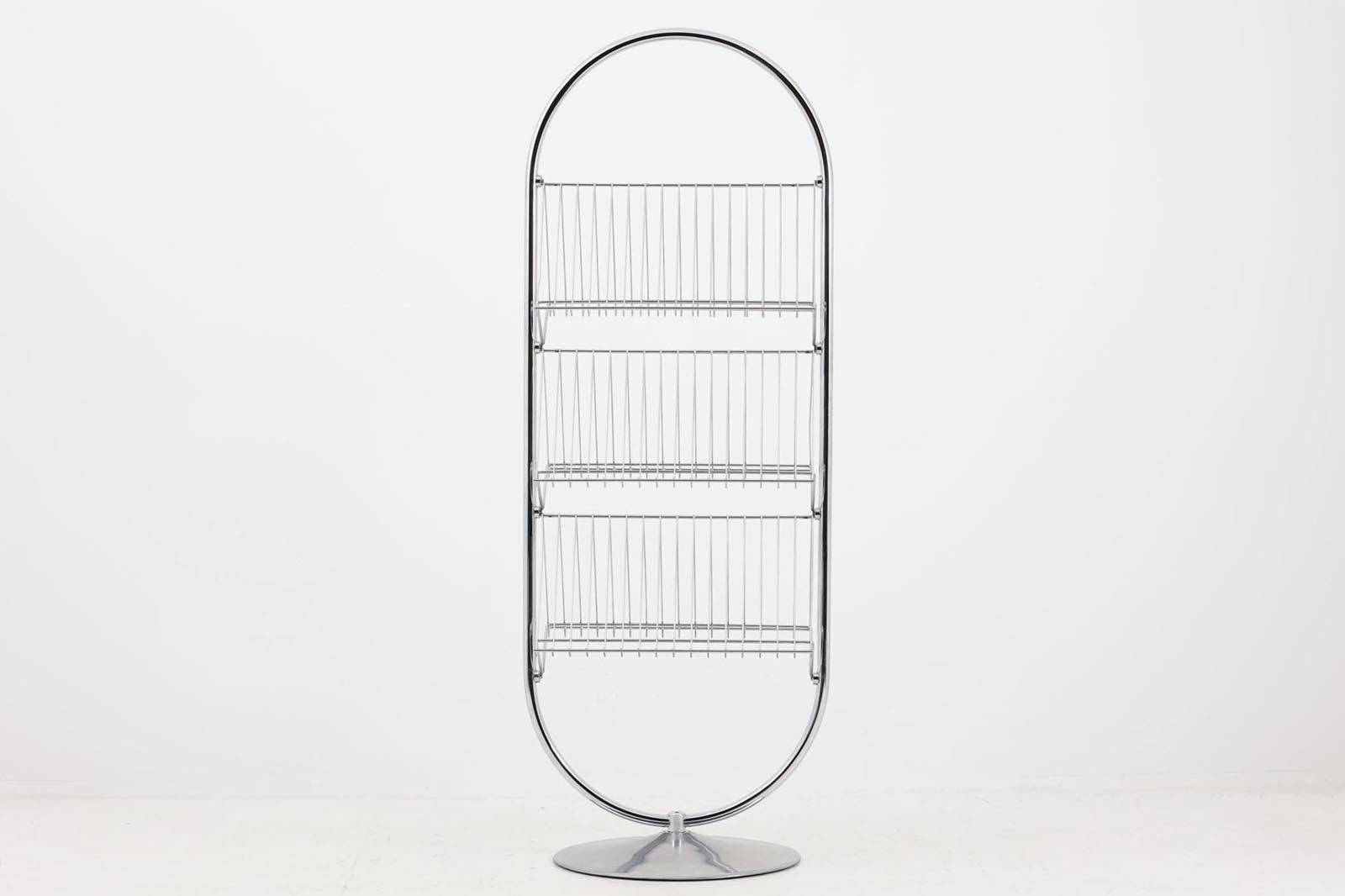 1973年にVernerPantonによってデザインされたモデルで、FritzHansen社によって製造されていましたが、現在は廃盤となっている様です。本体は回転せず固定式となります。