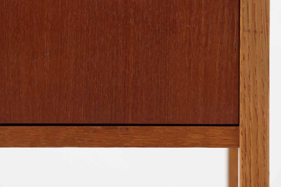 スウェーデン製　お洒落なデザインのチェスト3段　チーク×オーク材　北欧家具ビンテージ