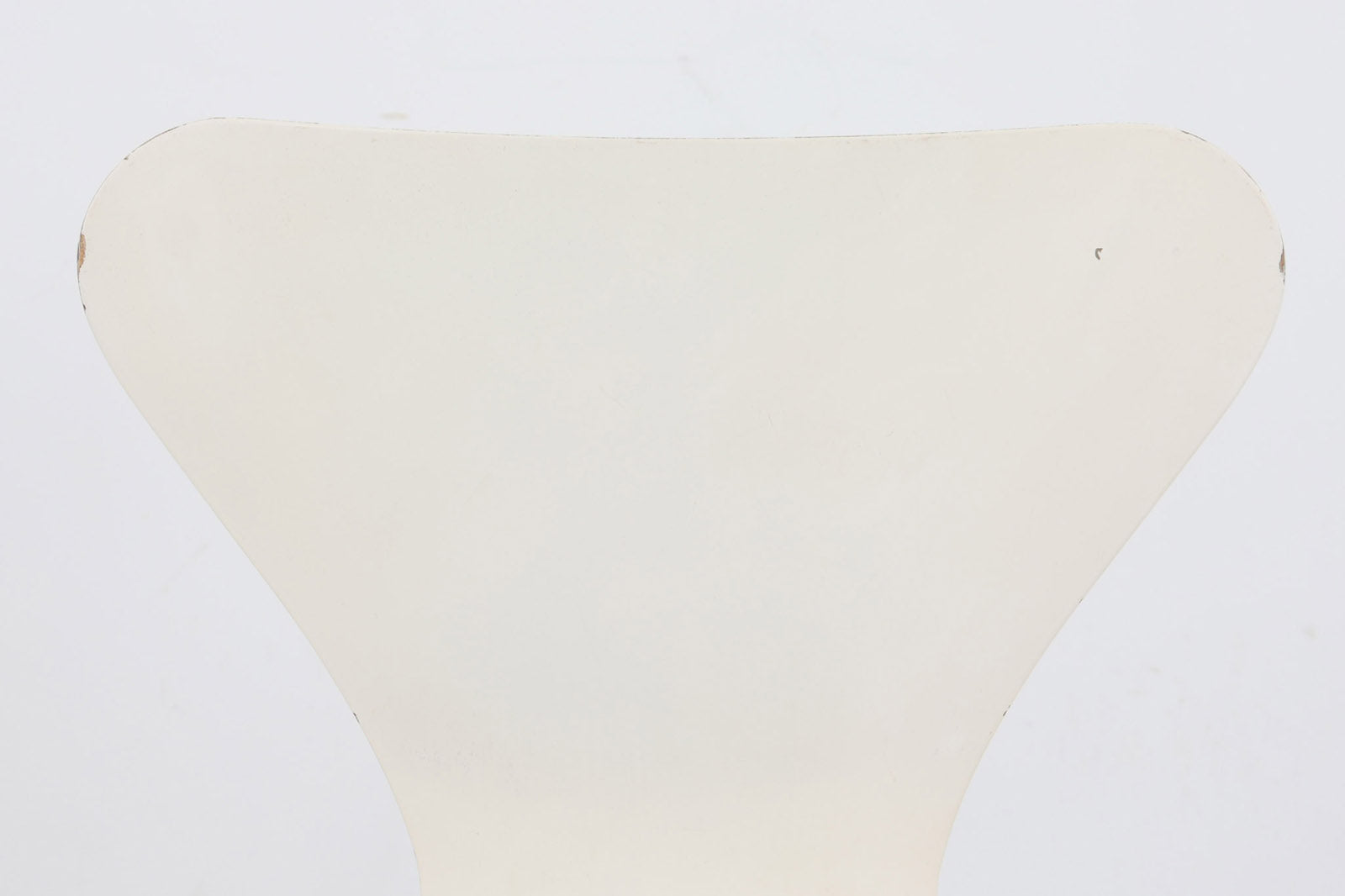 北欧より買い付けました。ArneJacobsenデザインのセブンチェアです。