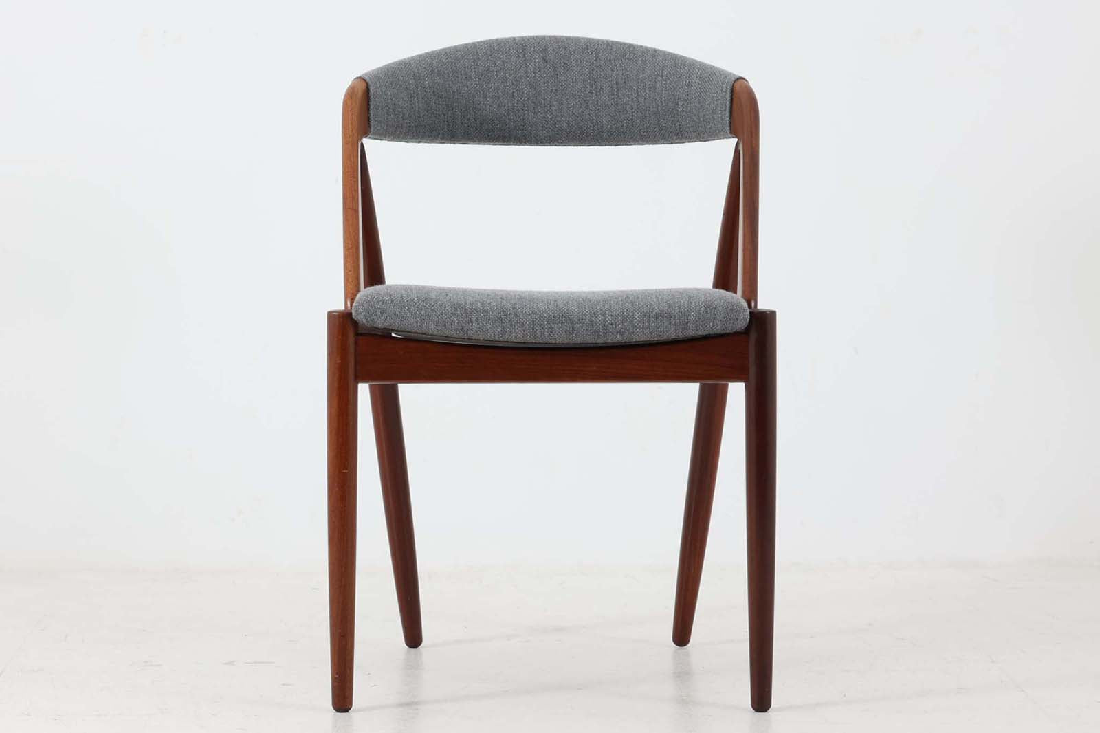 "カイ・クリスチャンセン"デザインのNV-31チェアです。現在日本でも「HANDY」という名称で復刻されております。こちらはビンテージ品で、復刻品には無いアフリカンチーク材のモデルです。座面と背面は張替えておりますので、快適な座り心地です。