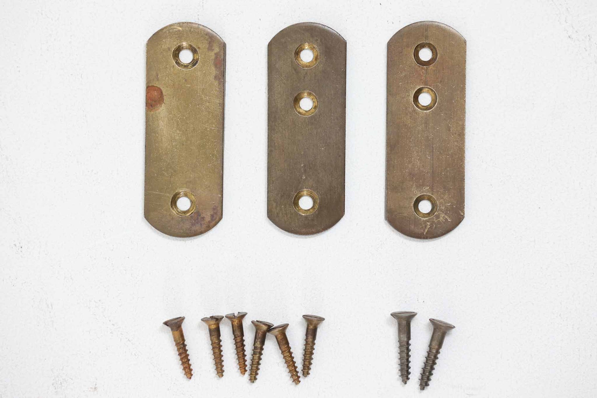 北欧より買い付けたました。Wegnerデザインのベッドサイドテーブルです。シンプルなデザインですが、高級感がございます。お気に入りのベッドに取り付けてご使用ください。