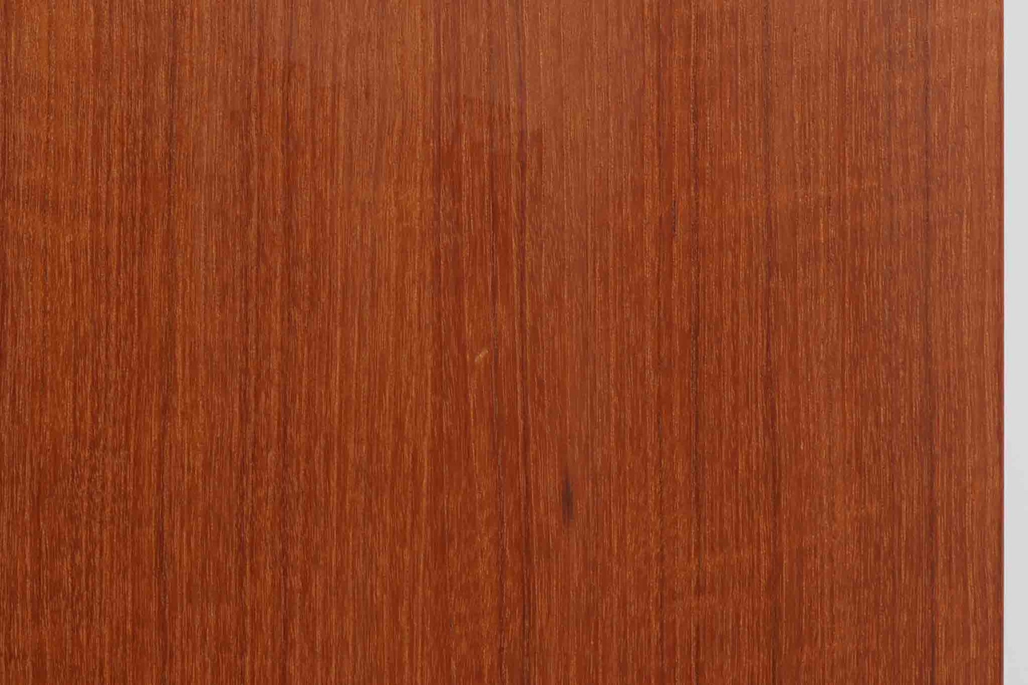 デンマークより買い付けたキャビネットです。北欧家具らしい蛇腹式の扉が使用されています。良質なチーク材が使用されています。dyrlund社ならではのクオリティーの高い作品です。