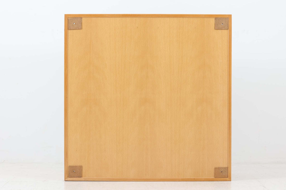 北欧より買い付けたブックシェルフです。小ぶりで使い勝手が良さそうです。良質なビーチ材が使用されており、ナチュラルな色味が特徴的です。