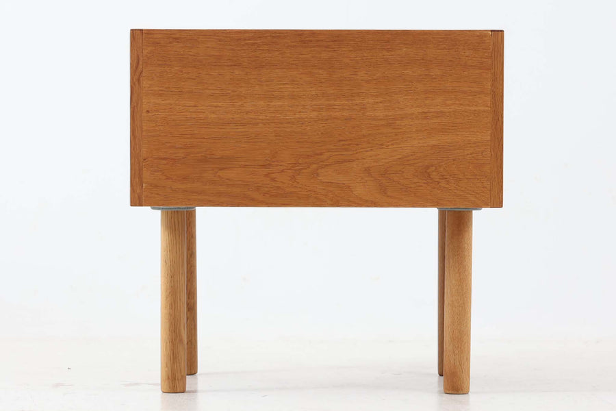 Hans J.Wegner(ハンス・J・ウェグナー) ベッドサイドテーブル オーク材 Hans J.Wegner(ハンス・J・ウェグナー) ベッドサイドテーブル オーク材