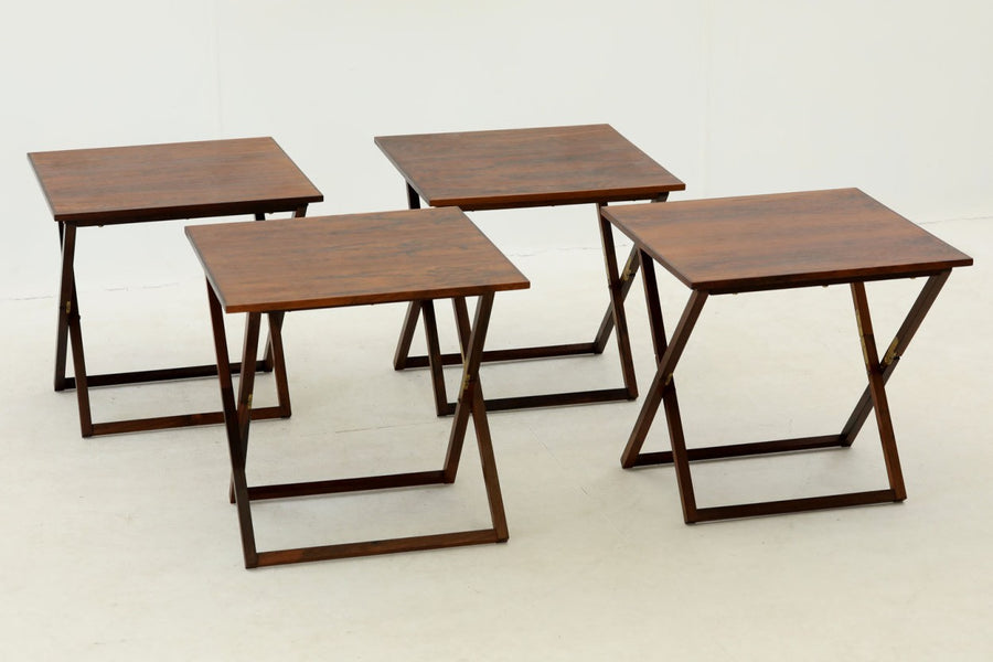 北欧より買い付けたサイドテーブルです。折り畳みテーブルが収納されているサイドテーブルです。現地でも中々見かけないデザインで、使い勝手も良さそうです。希少なローズウッド材が使用されています。