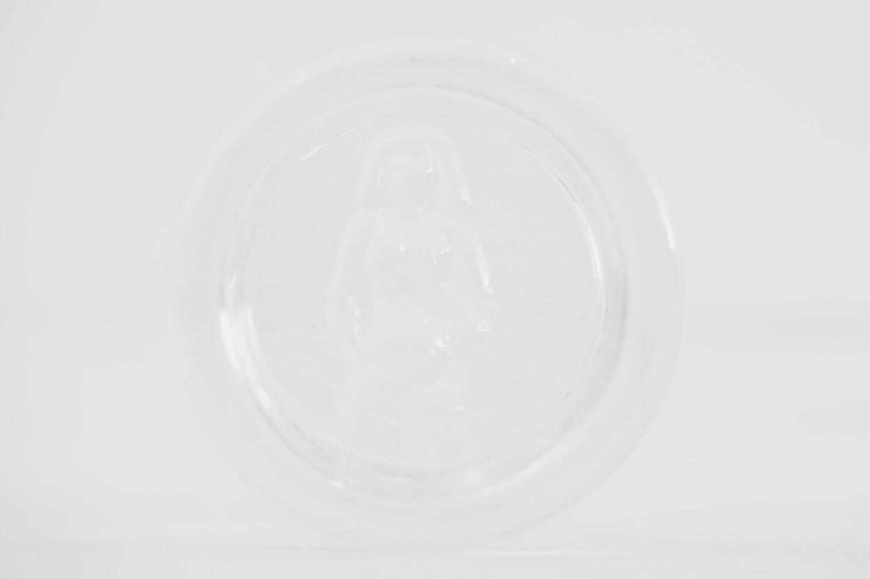 ErikHoglundがBODA社に在籍していた当時のアッシュトレイです。こちらも型にガラスを流し込んだ後、型押した作品で、ディテールが個々に違うのが魅力です。アッシュトレイとして作られた作品ですが、現代では小物いれとしたり、ペーパーウェイトとして使用するケースが多く、多くのコレクターが存在します。