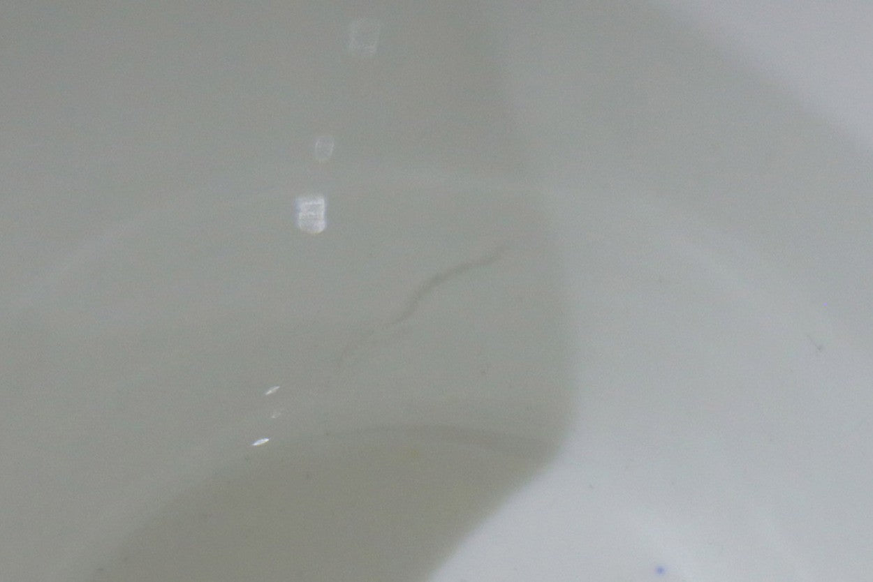 スティグリンドベリデザイン、アダム（ブルー）のコーヒーカップソーサーです。鮮やかなブルードットを描いたデザイン、遠近法を用いたデザインでカップの形状にも相まって愛らしいデザインになっています。近年復刻盤が発売されましたが、こちらは希少なビンテージ製品となります。1959年から74年にかけて製造されたモデルです。