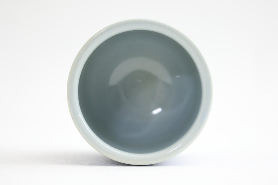 ロイヤルコペンハーゲン社製の小ぶりなフリーカップです。GretheHellandHansenのブルーのデザインが美しいお品です。