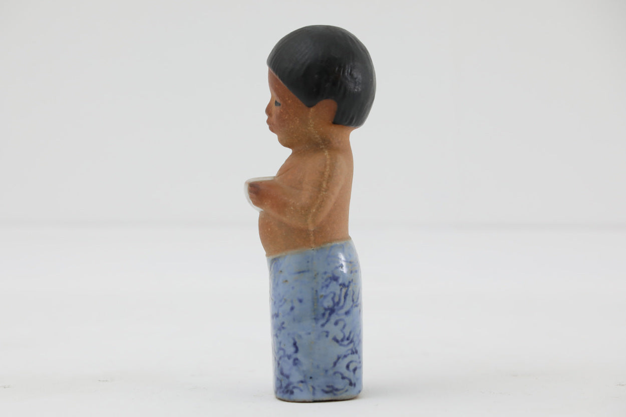 LisaLarsonのALLVARLDENSBARN世界の子供シリーズの第2弾のMariaです。こちらは1977年にユニセフ基金のために製造されたこのシリーズは売上の一部がユニセフに寄付されていました。