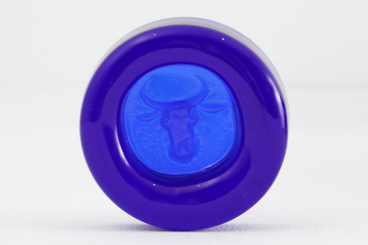 ErikHoglundがBODA社に在籍していた当時のアッシュトレイです。こちらも型にガラスを流し込んだ後、型押した作品で、ディテールが個々に違うのが魅力です。アッシュトレイとして作られた作品ですが、現代では小物いれとしたり、ペーパーウェイトとして使用するケースが多く、多くのコレクターが存在します。